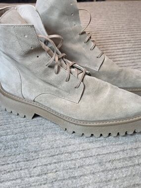 Freda Salvador Suede Beige, Almond Toe, Lace-Up  Lug Sole Combat Boots 9.5 EUC